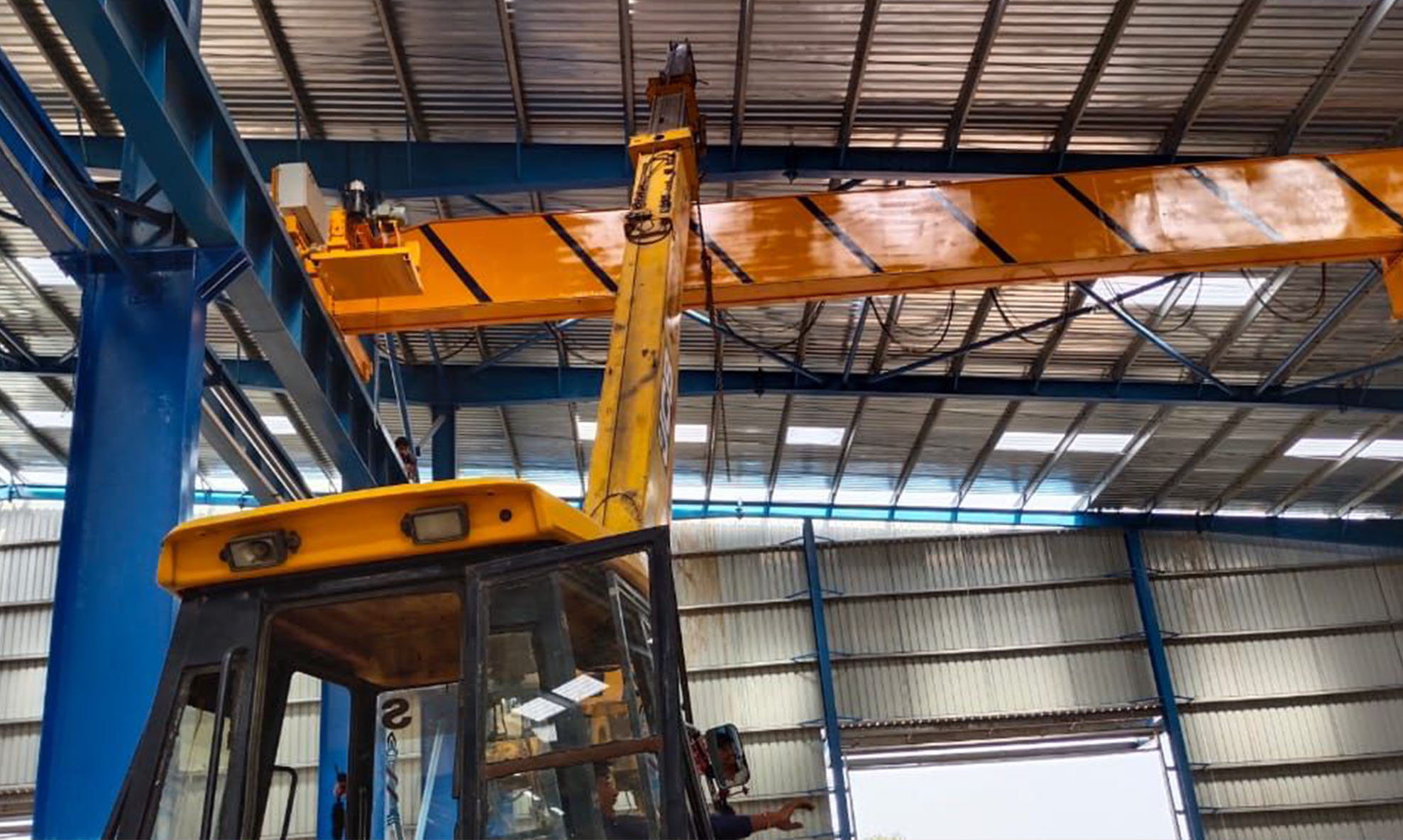 Office Furniture Manufacturers - Universal Crane Hoist & Modular Furniture